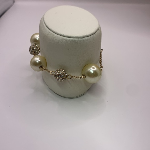 Versona Cream and Gold Vintage-Inspired Faux Pearl and Crystal Bracelet - Picture 5 of 6